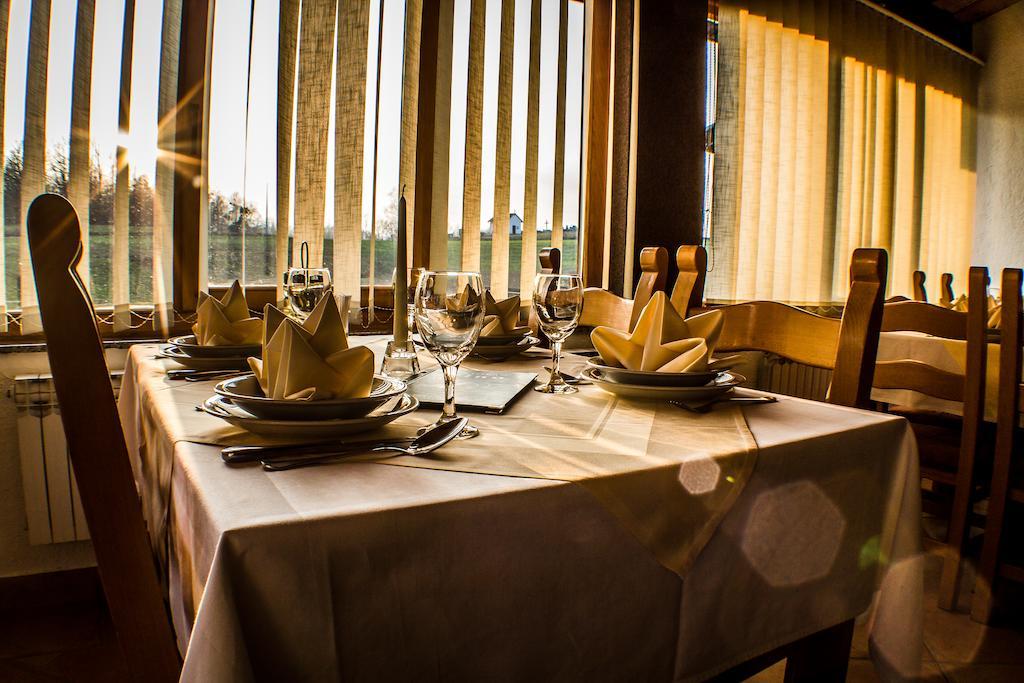سلوني Restaurant Rooms Pino المظهر الخارجي الصورة