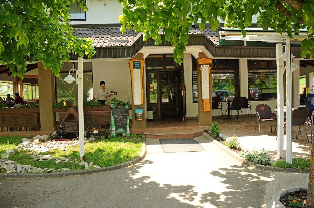 سلوني Restaurant Rooms Pino المظهر الخارجي الصورة